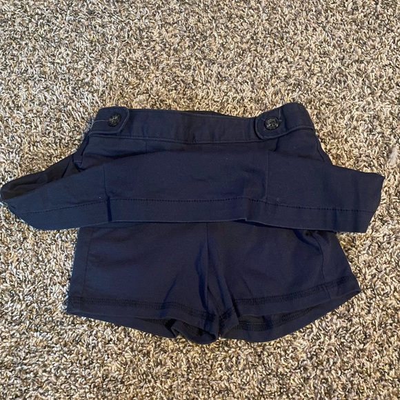 Old navy “uniform” skort sz 8(M) smoke free home - Picture 6 of 6